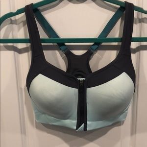 NEVER BEEN WORN sports bra